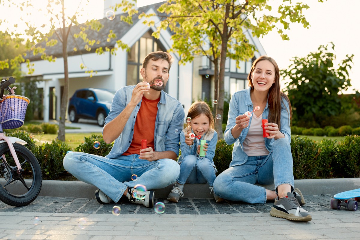 family olaying bubbles